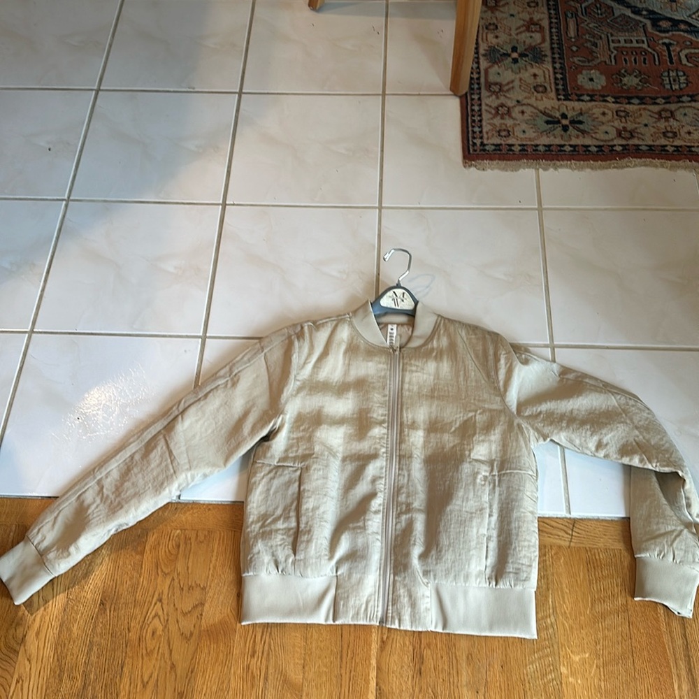 Lululemon non stop bomber size 10